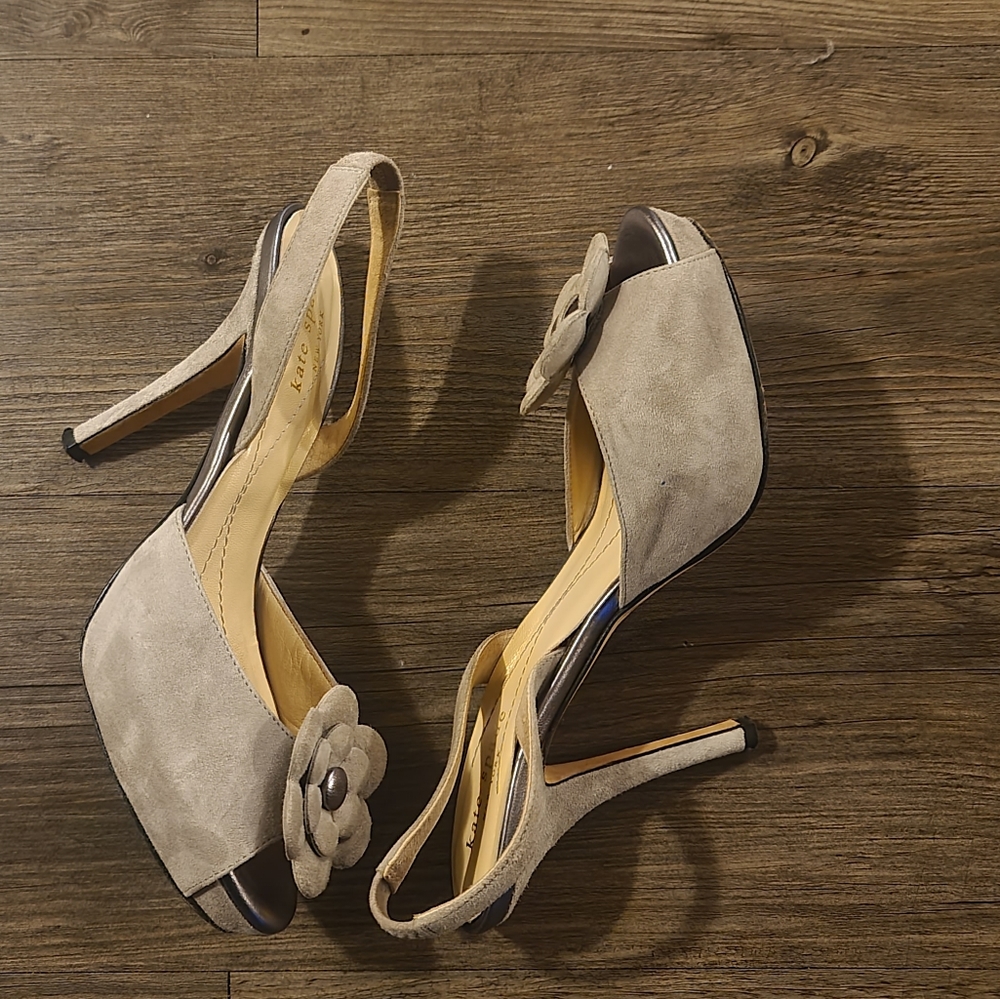 Kate Spade $218 Gray Suede 3D Flower Peep Toe Sling Back Heels 6 - Picture 6 of 10